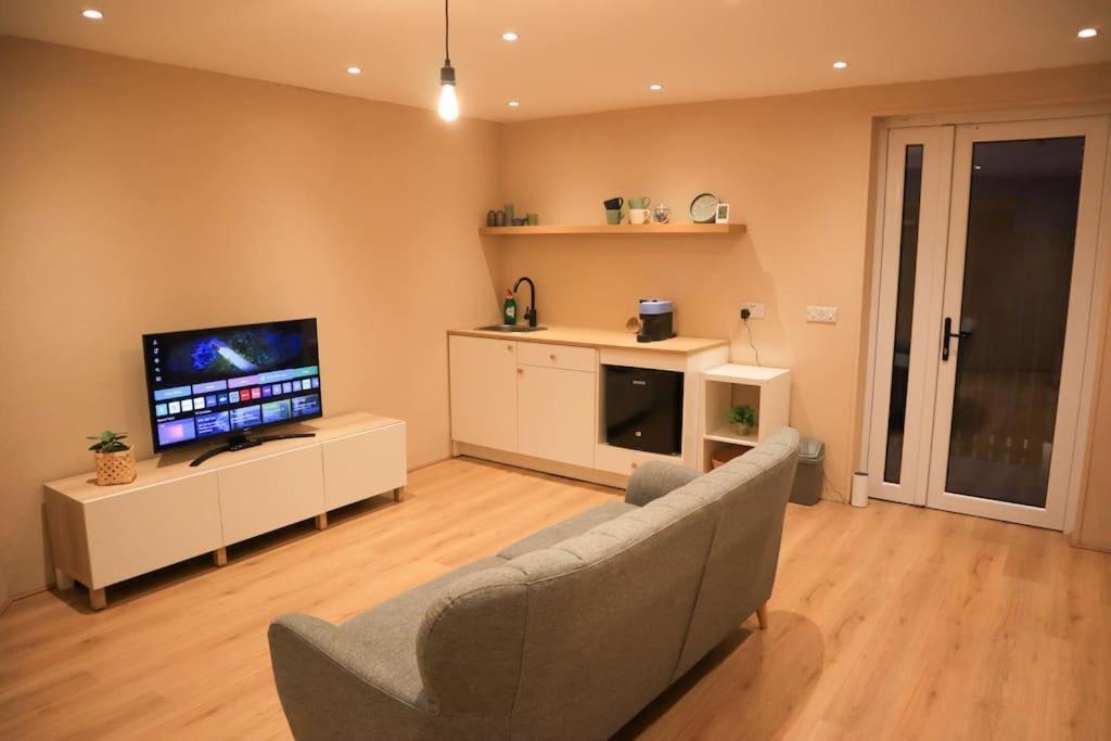 Modern Studio Apartment In Cashel Cashel  Exteriér fotografie